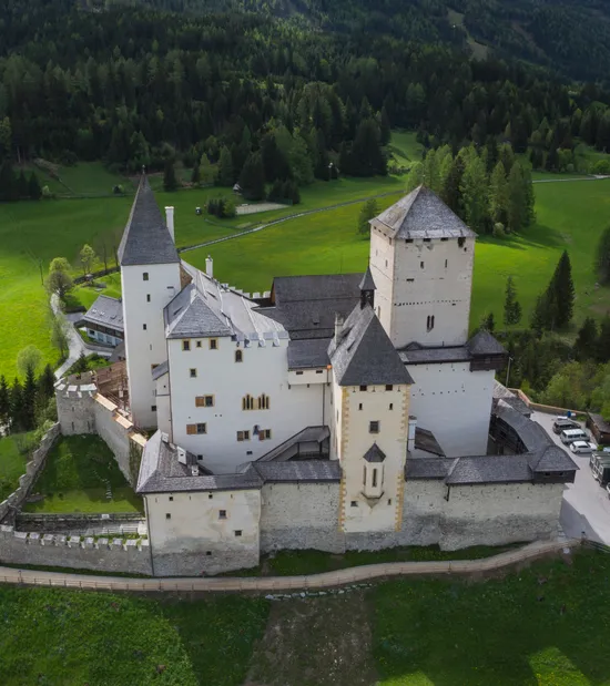 Burg Mauterndorf Aussenansicht von oben